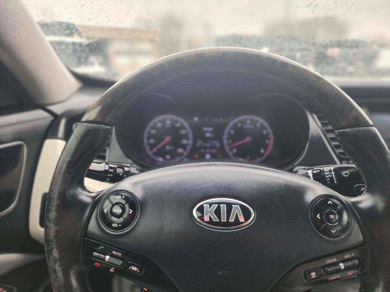 Kia K900 V8 2015