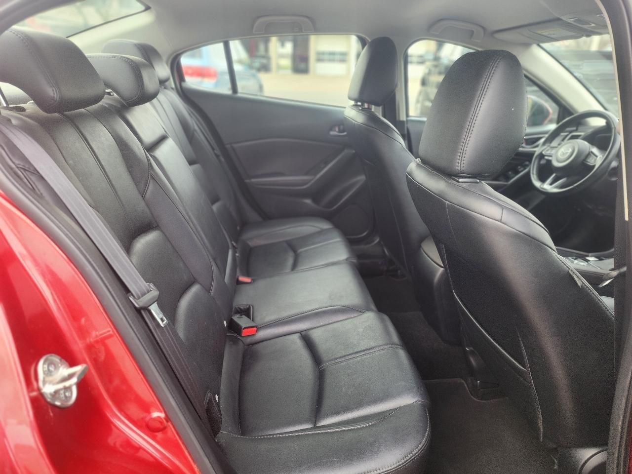 Mazda MAZDA3 i Touring AT 4-Door 2017