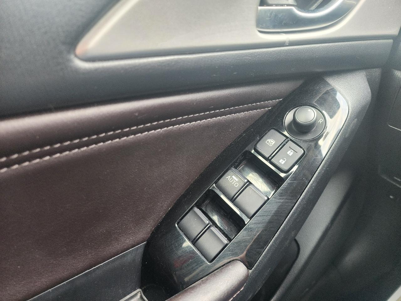 Mazda MAZDA3 i Touring AT 4-Door 2017