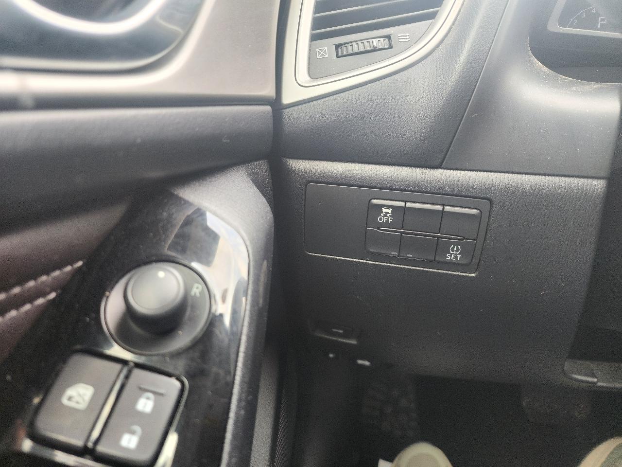 Mazda MAZDA3 i Touring AT 4-Door 2017