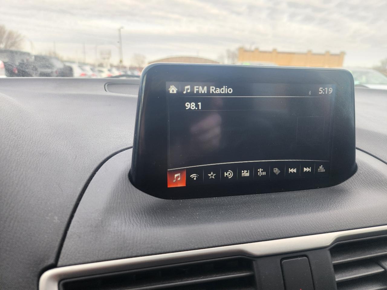 Mazda MAZDA3 i Touring AT 4-Door 2017