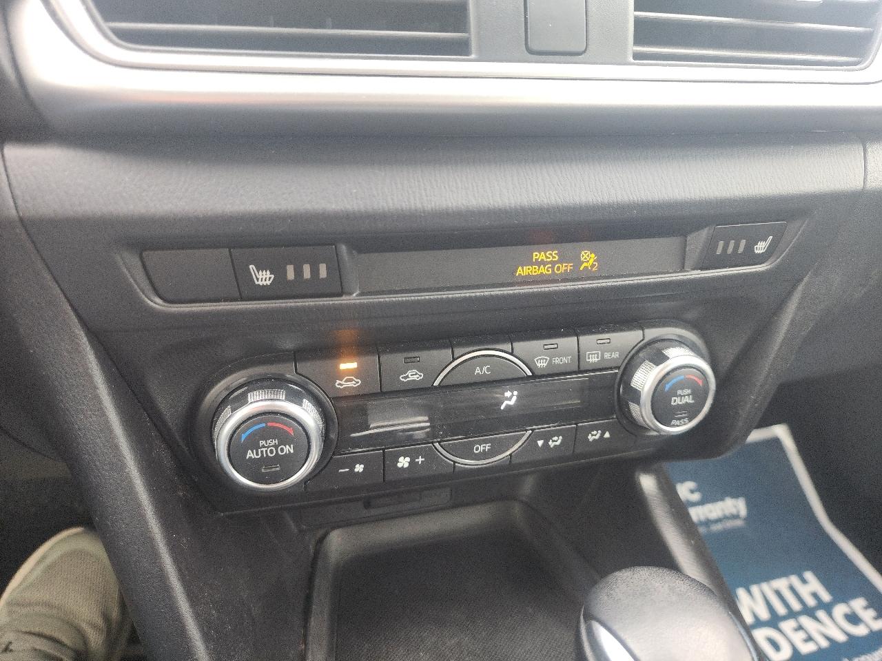 Mazda MAZDA3 i Touring AT 4-Door 2017