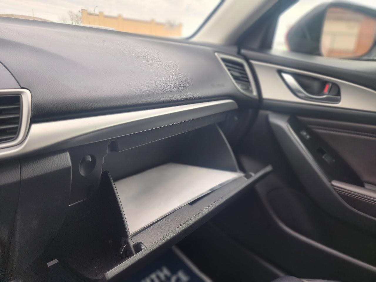 Mazda MAZDA3 i Touring AT 4-Door 2017