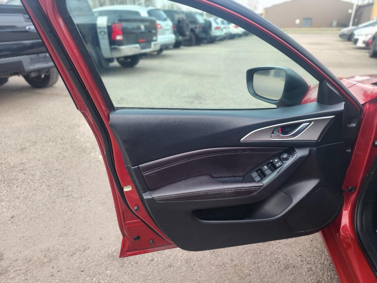 Mazda MAZDA3 i Touring AT 4-Door 2017