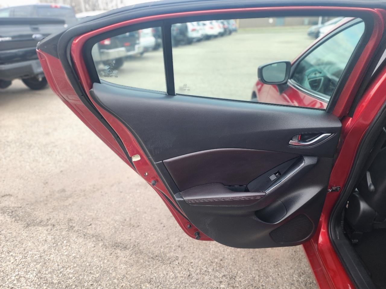 Mazda MAZDA3 i Touring AT 4-Door 2017