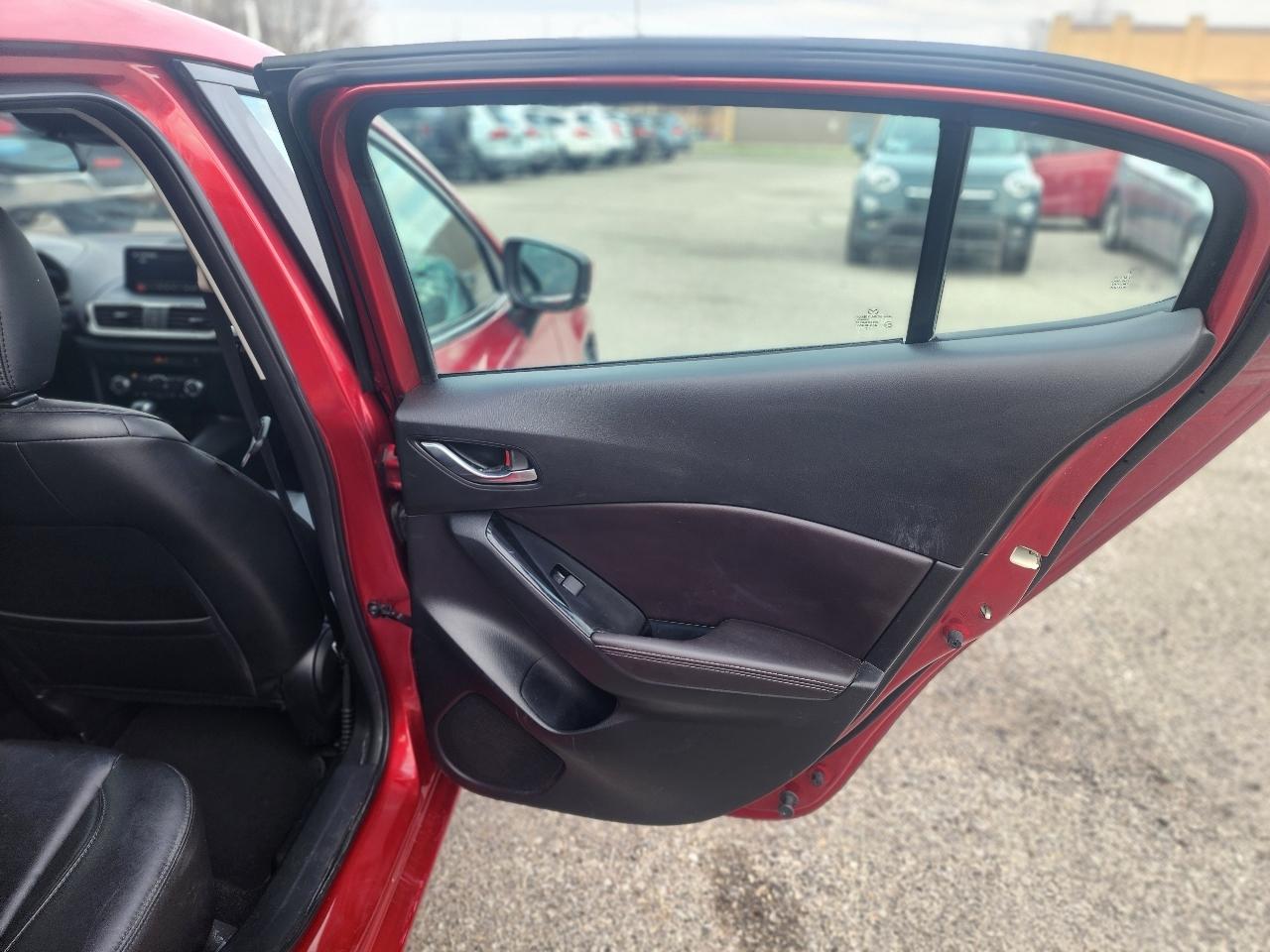 Mazda MAZDA3 i Touring AT 4-Door 2017