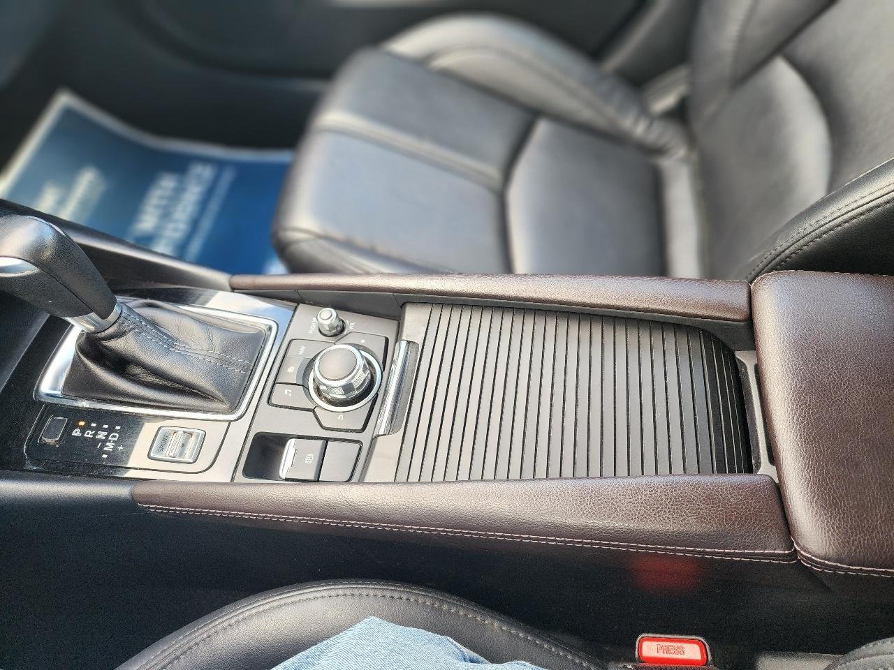 Mazda MAZDA3 i Touring AT 4-Door 2017