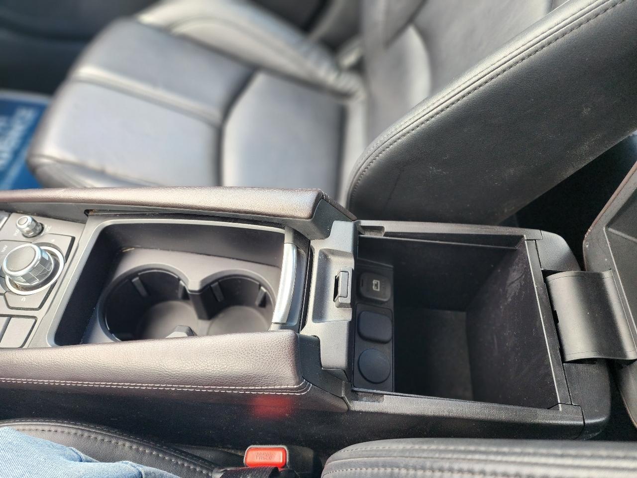 Mazda MAZDA3 i Touring AT 4-Door 2017