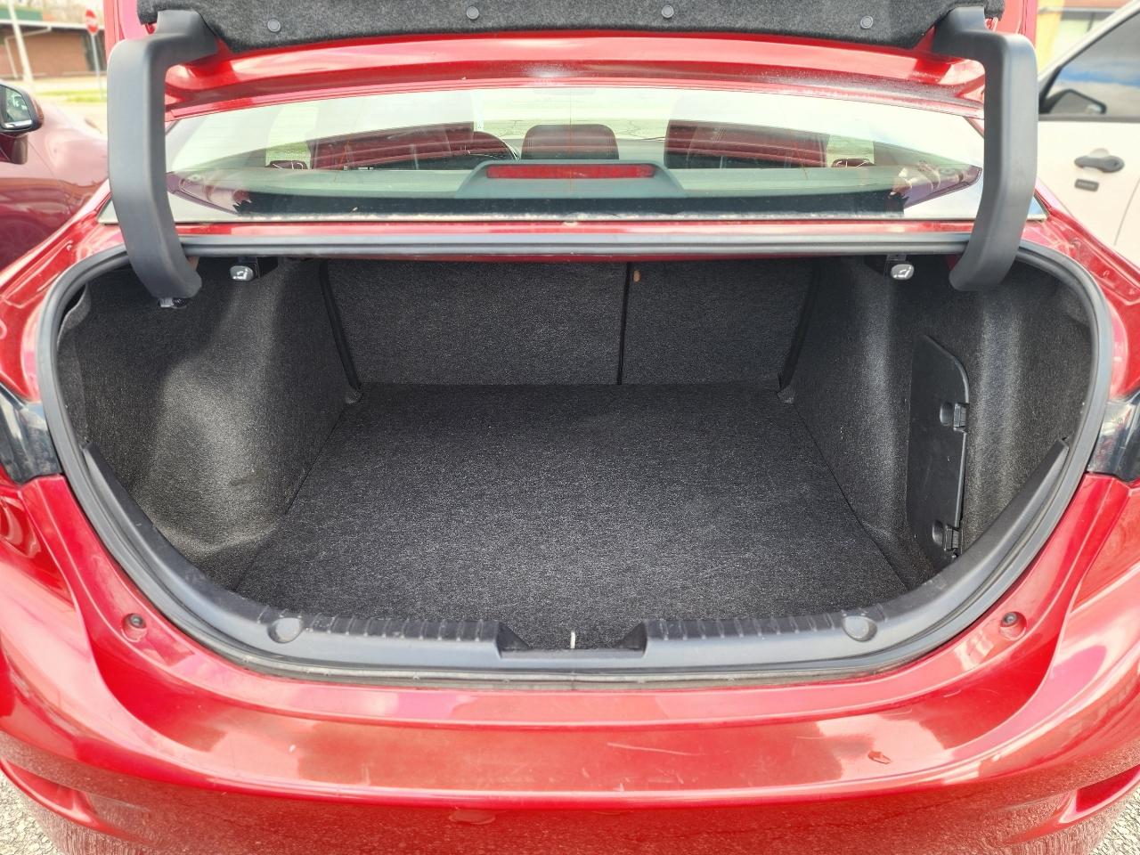 Mazda MAZDA3 i Touring AT 4-Door 2017