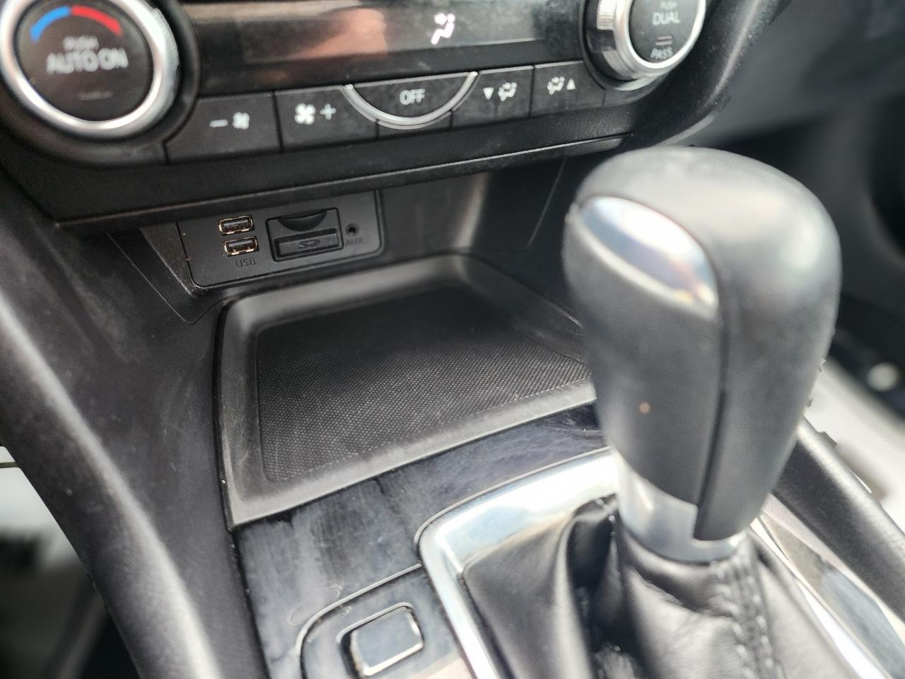 Mazda MAZDA3 i Touring AT 4-Door 2017