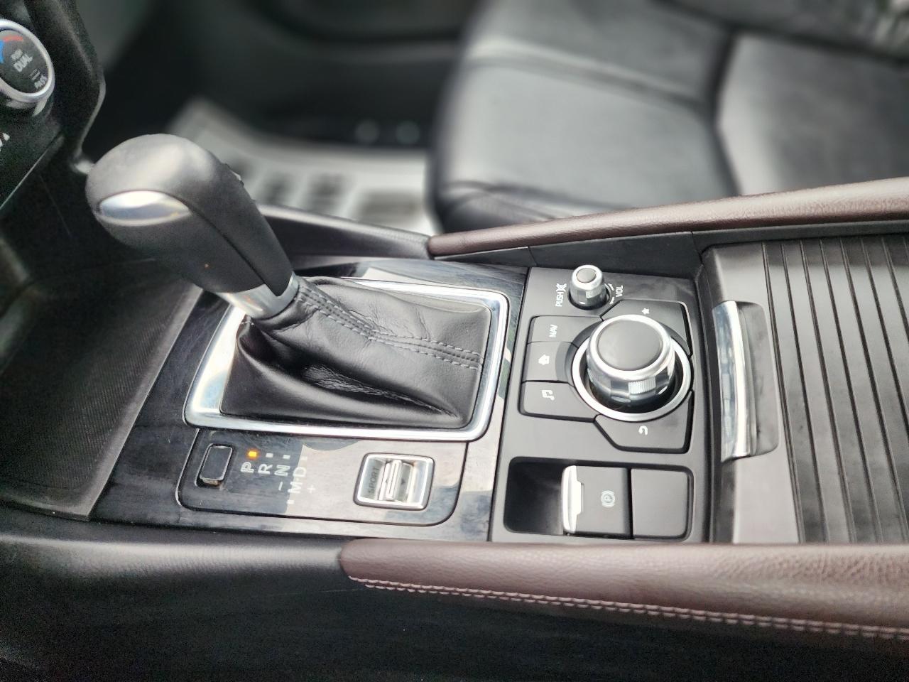 Mazda MAZDA3 i Touring AT 4-Door 2017