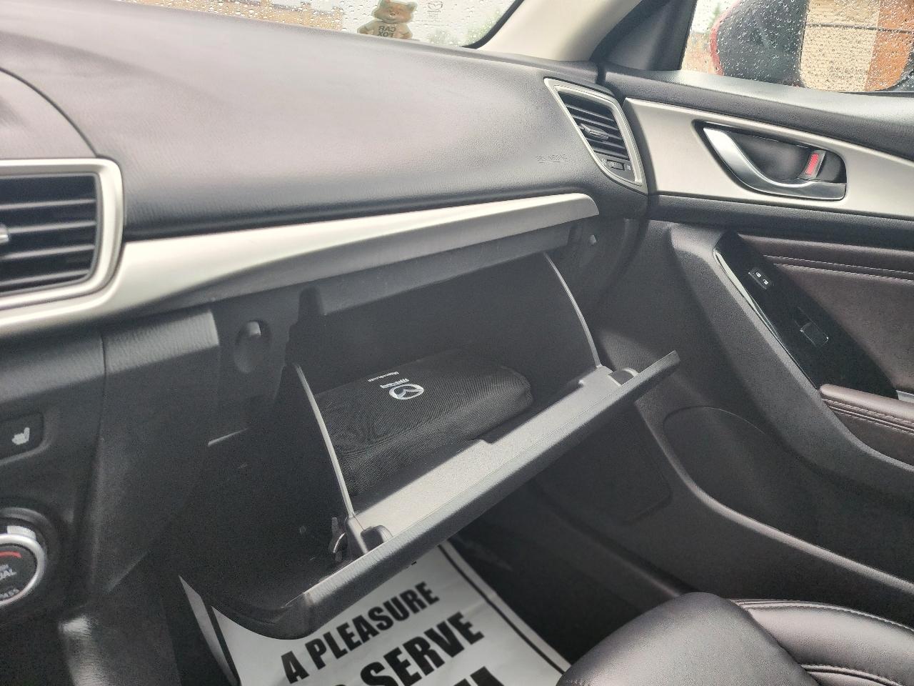 Mazda MAZDA3 i Touring AT 4-Door 2017