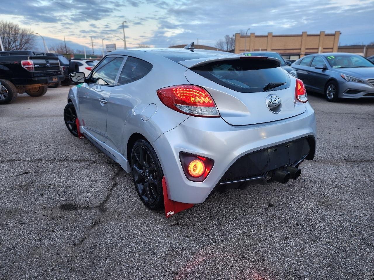 Hyundai Veloster Turbo R-Spec w/Red Interior 6M 2017