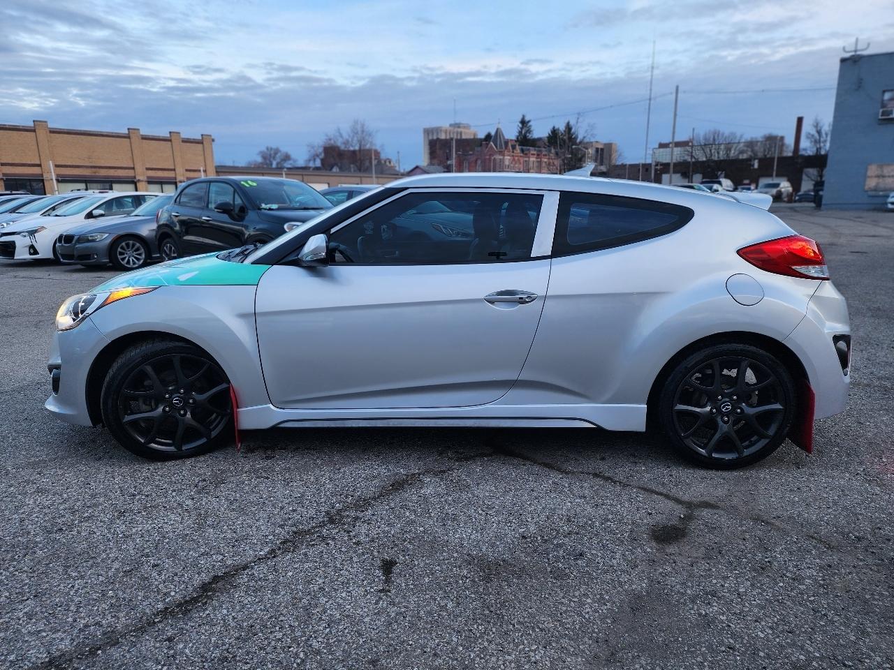 Hyundai Veloster Turbo R-Spec w/Red Interior 6M 2017