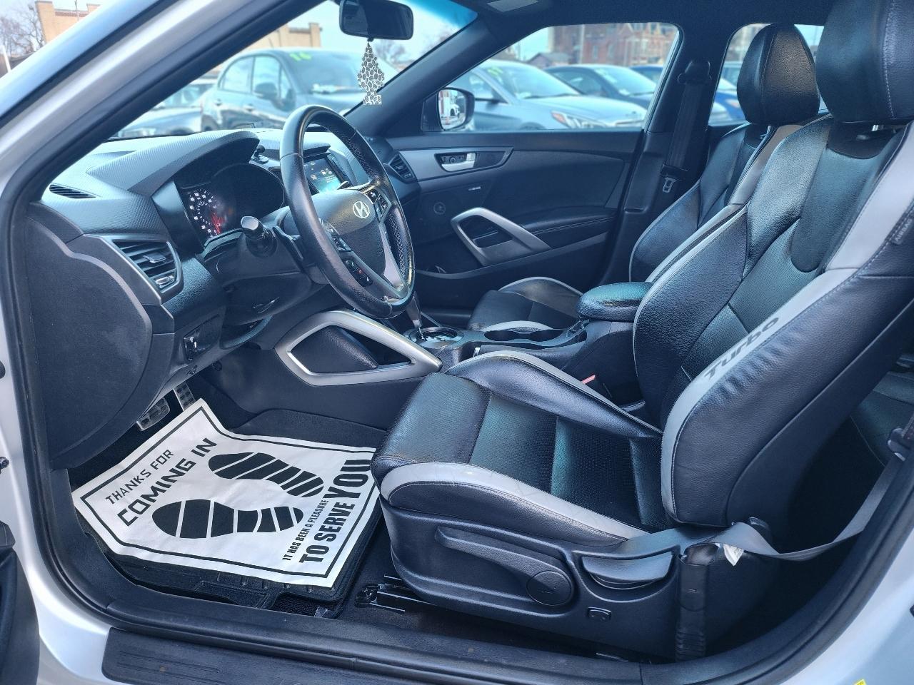 Hyundai Veloster Turbo R-Spec w/Red Interior 6M 2017