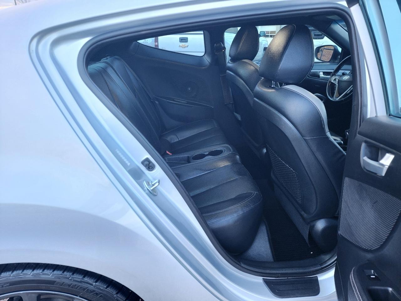 Hyundai Veloster Turbo R-Spec w/Red Interior 6M 2017