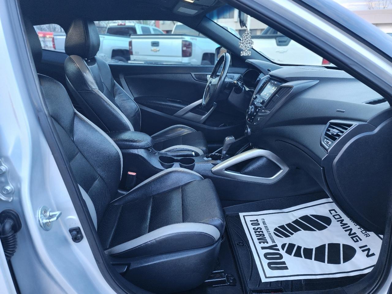 Hyundai Veloster Turbo R-Spec w/Red Interior 6M 2017