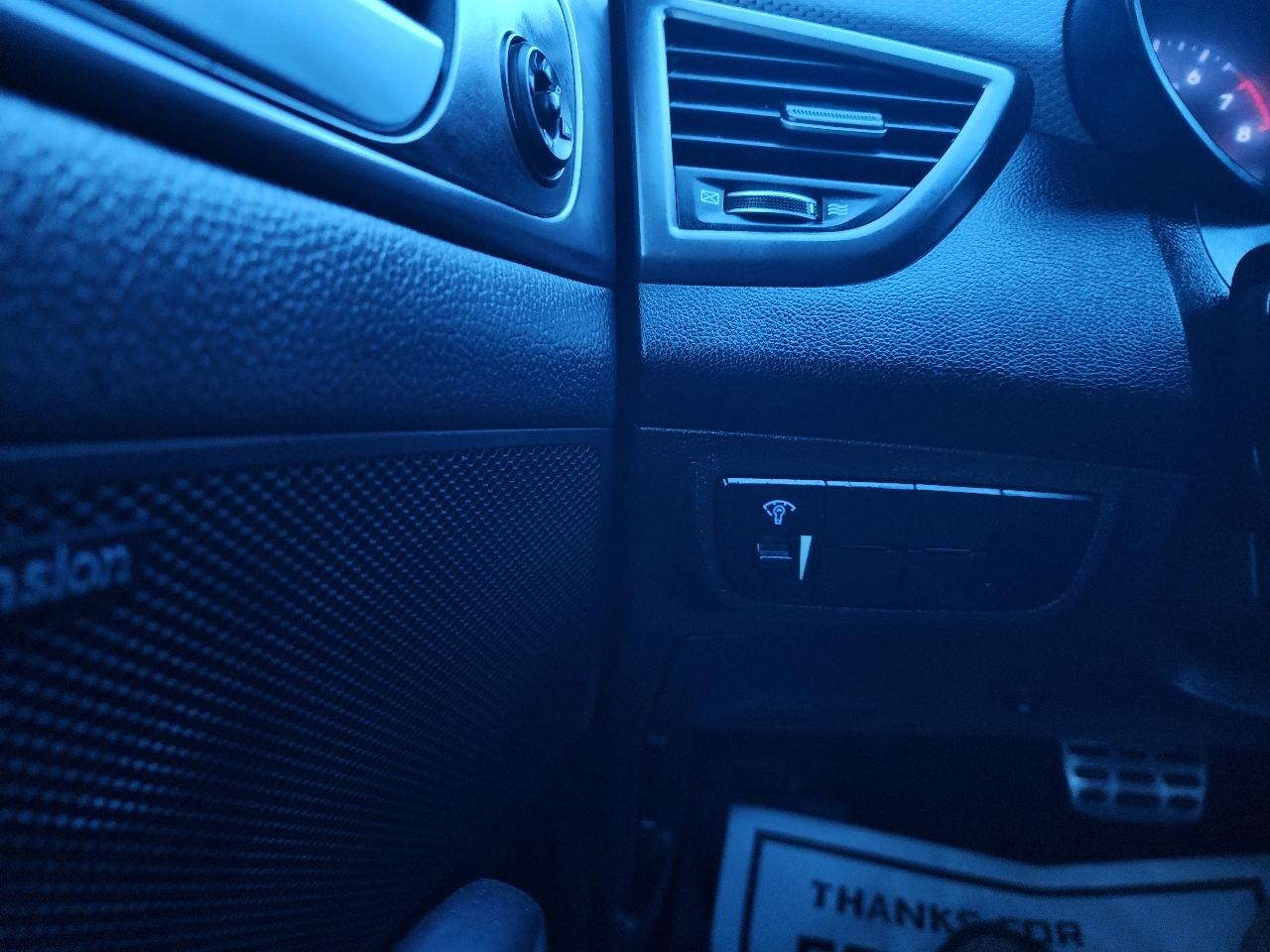 Hyundai Veloster Turbo R-Spec w/Red Interior 6M 2017