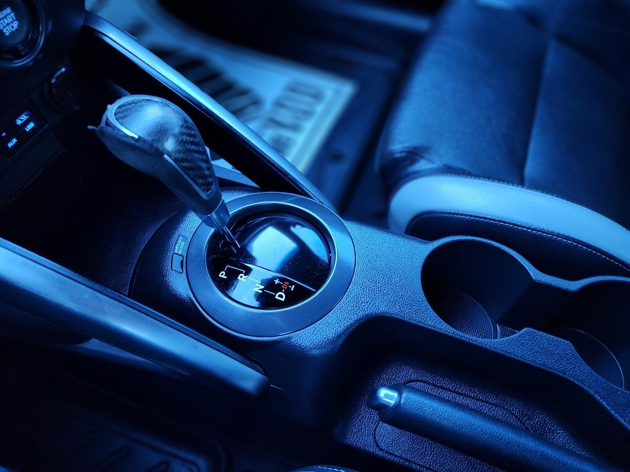 Hyundai Veloster Turbo R-Spec w/Red Interior 6M 2017