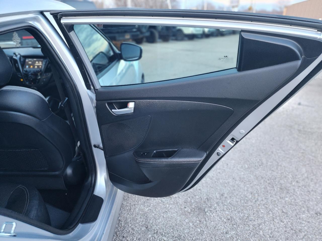 Hyundai Veloster Turbo R-Spec w/Red Interior 6M 2017