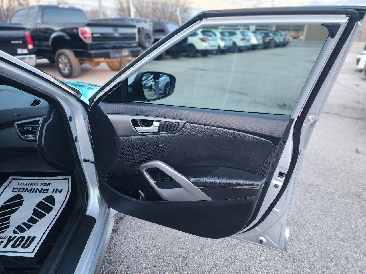 Hyundai Veloster Turbo R-Spec w/Red Interior 6M 2017