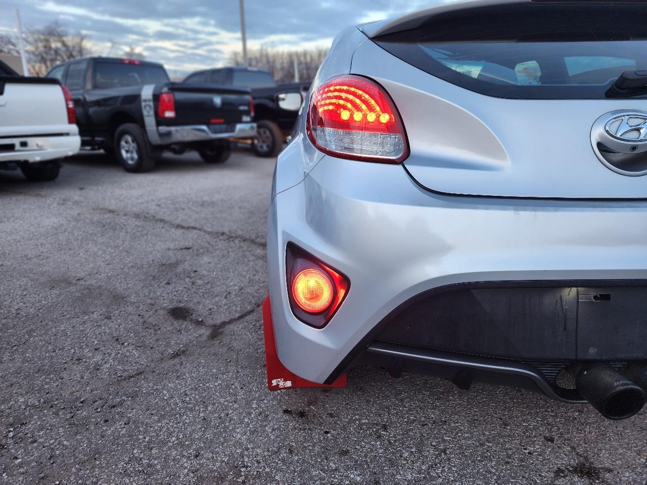 Hyundai Veloster Turbo R-Spec w/Red Interior 6M 2017