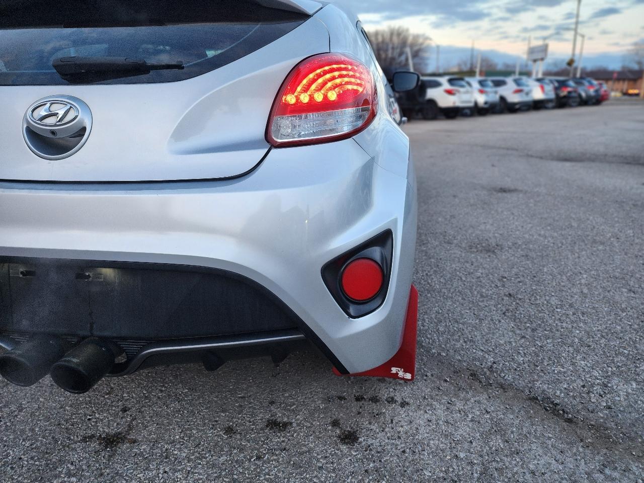 Hyundai Veloster Turbo R-Spec w/Red Interior 6M 2017