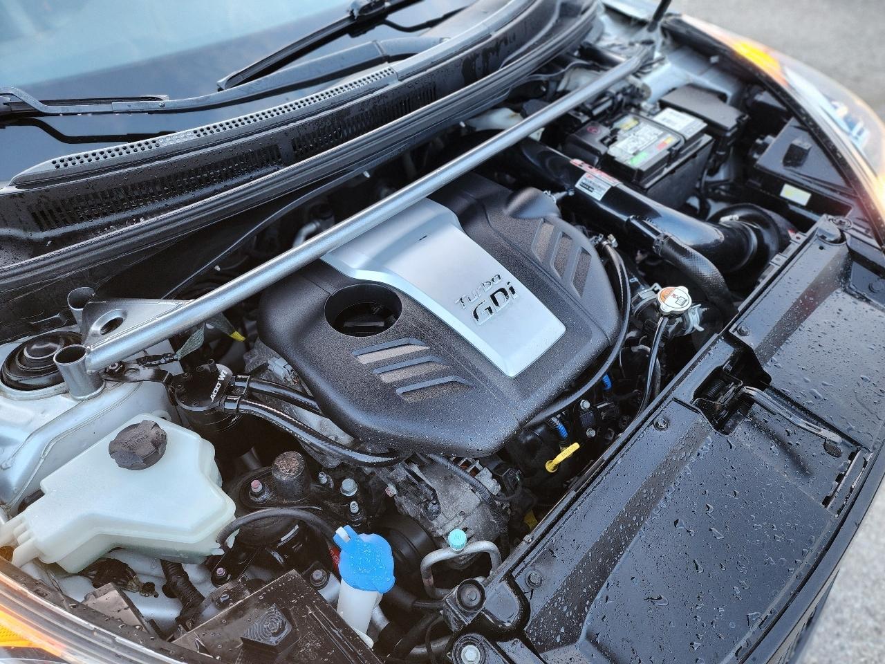 Hyundai Veloster Turbo R-Spec w/Red Interior 6M 2017