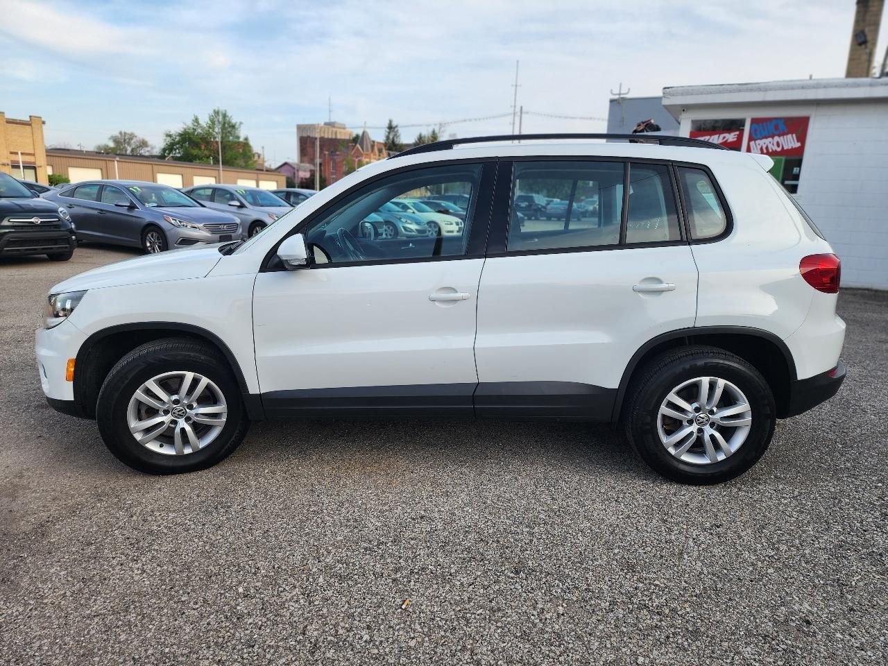 Volkswagen Tiguan S 2015