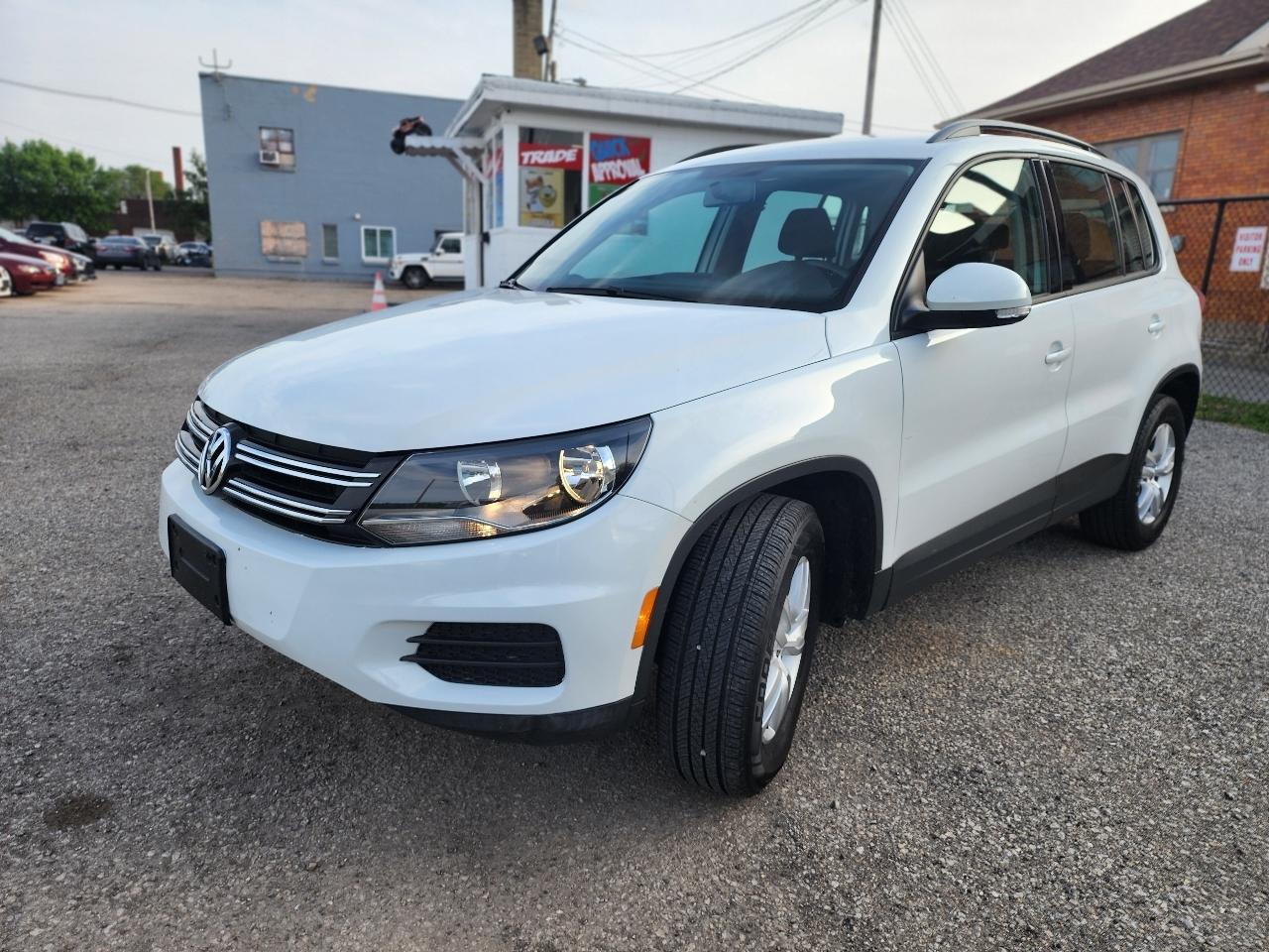 Volkswagen Tiguan S 2015