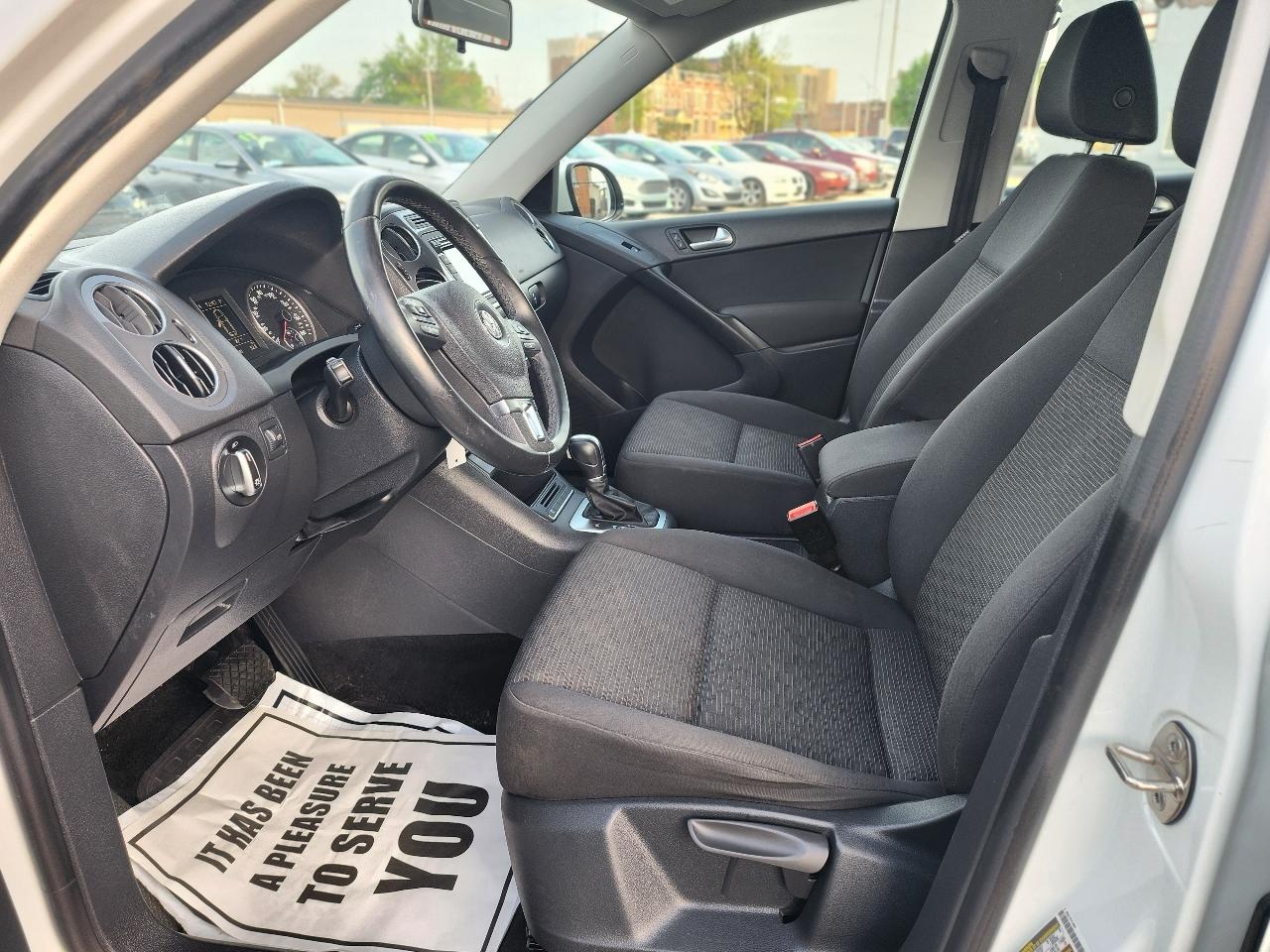 Volkswagen Tiguan S 2015