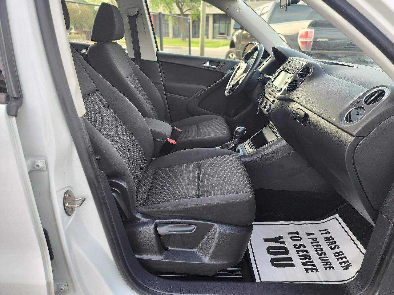 Volkswagen Tiguan S 2015