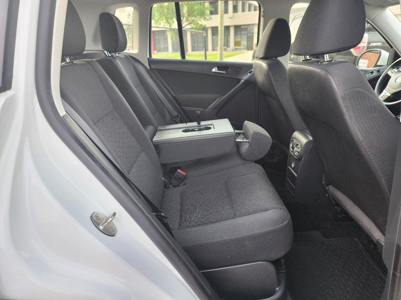 Volkswagen Tiguan S 2015