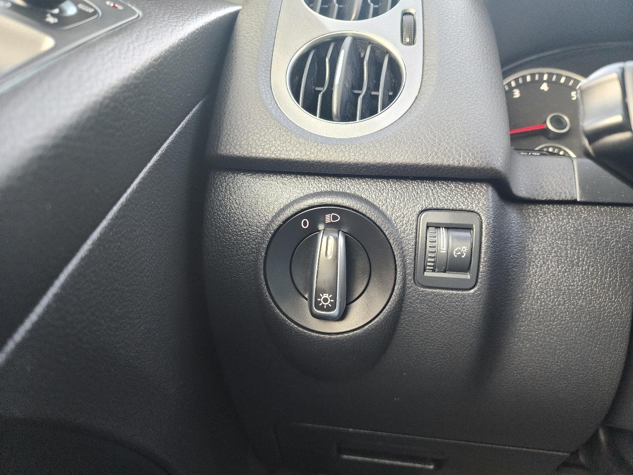 Volkswagen Tiguan S 2015