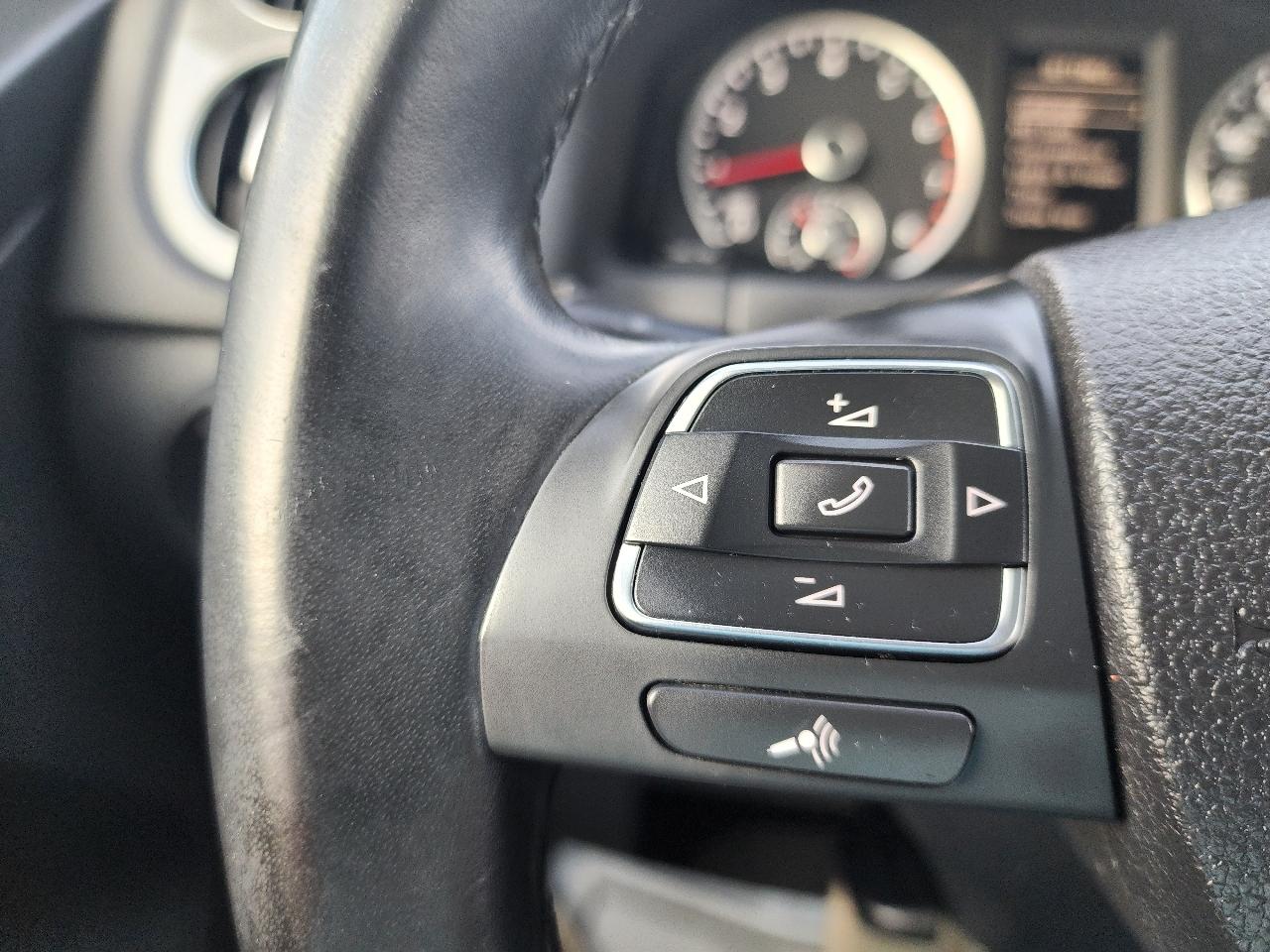 Volkswagen Tiguan S 2015