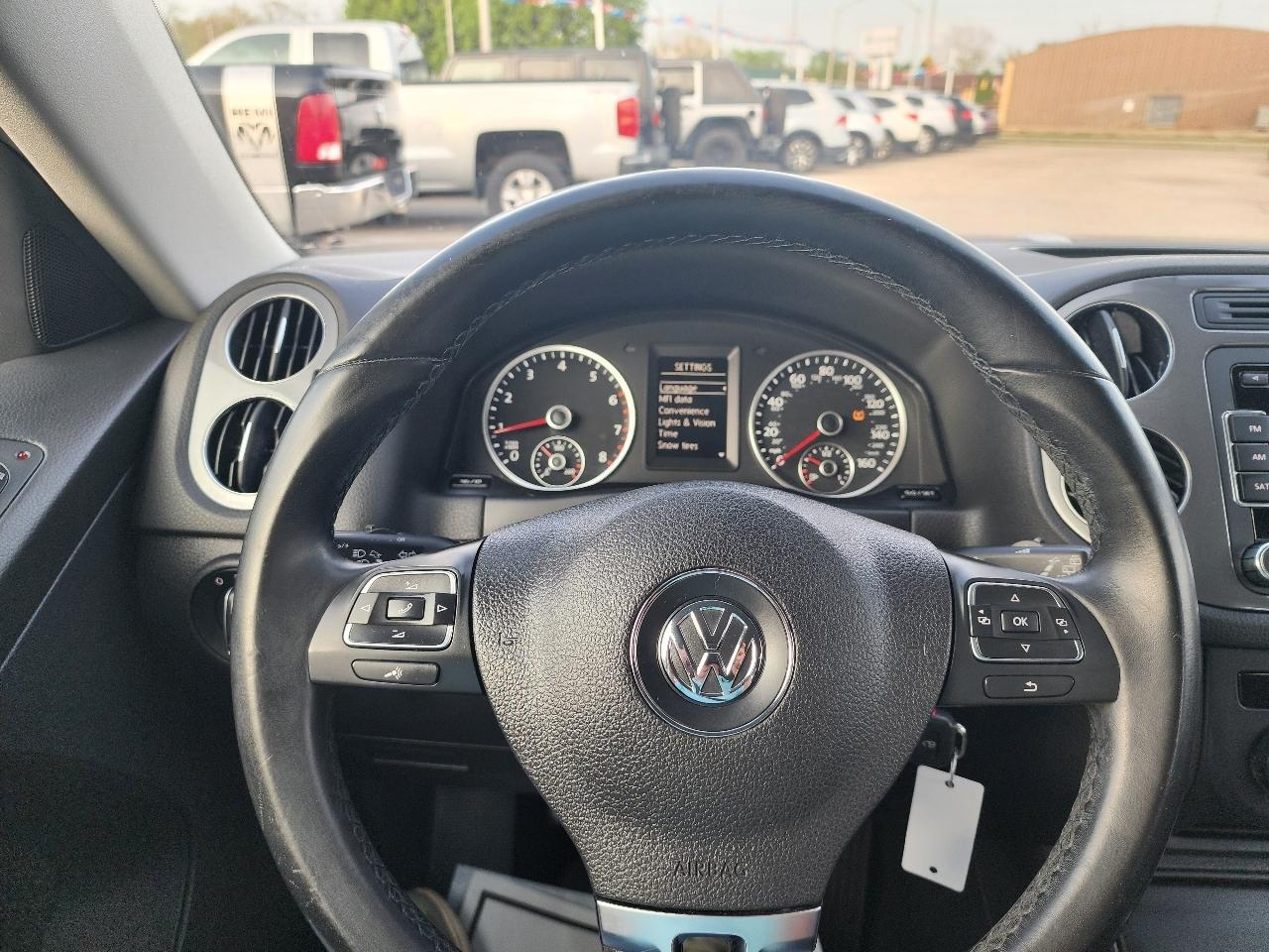 Volkswagen Tiguan S 2015
