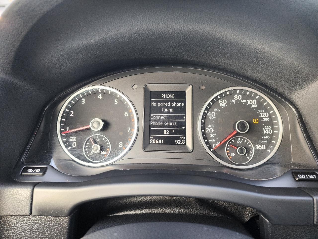 Volkswagen Tiguan S 2015