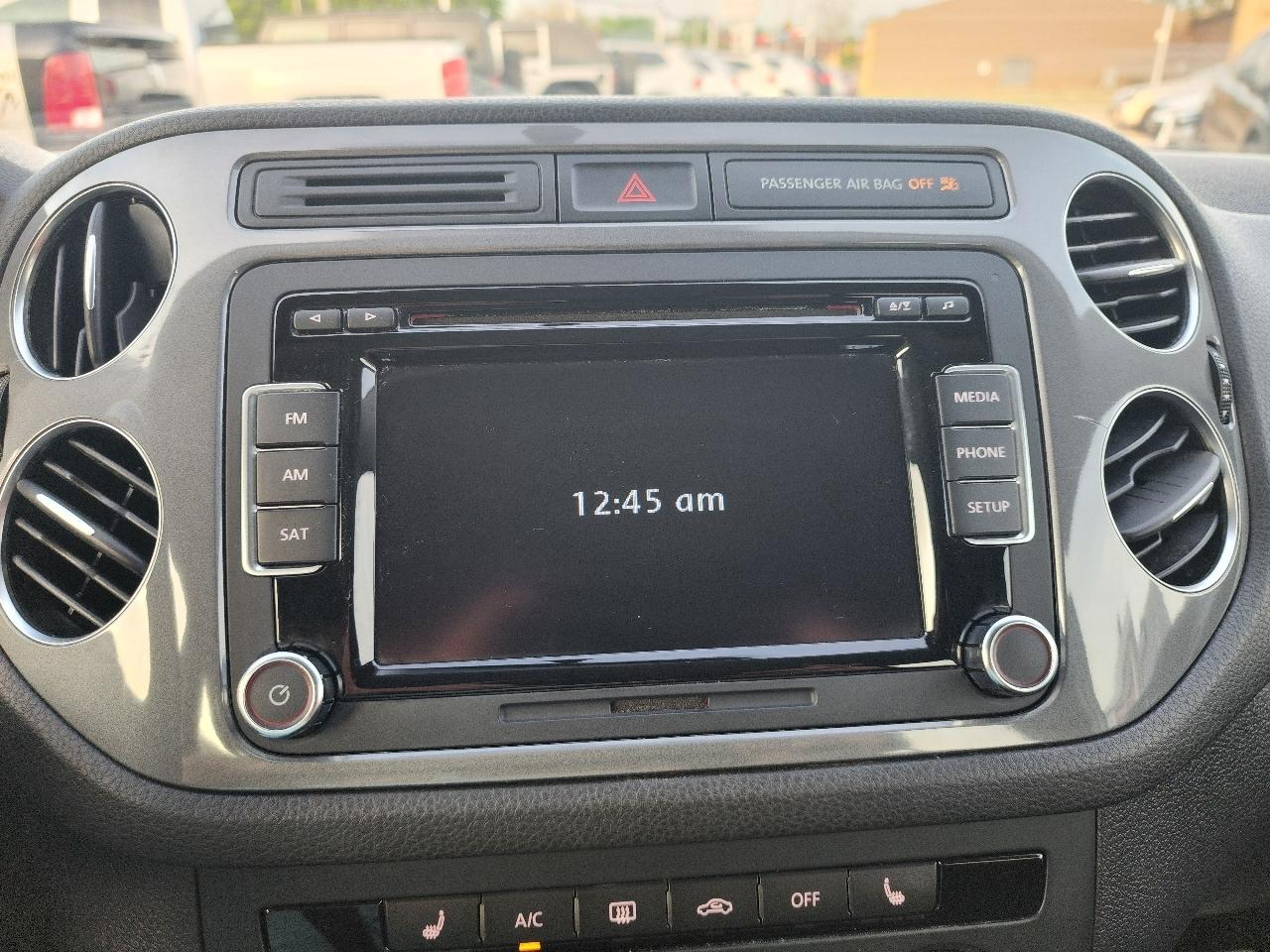Volkswagen Tiguan S 2015