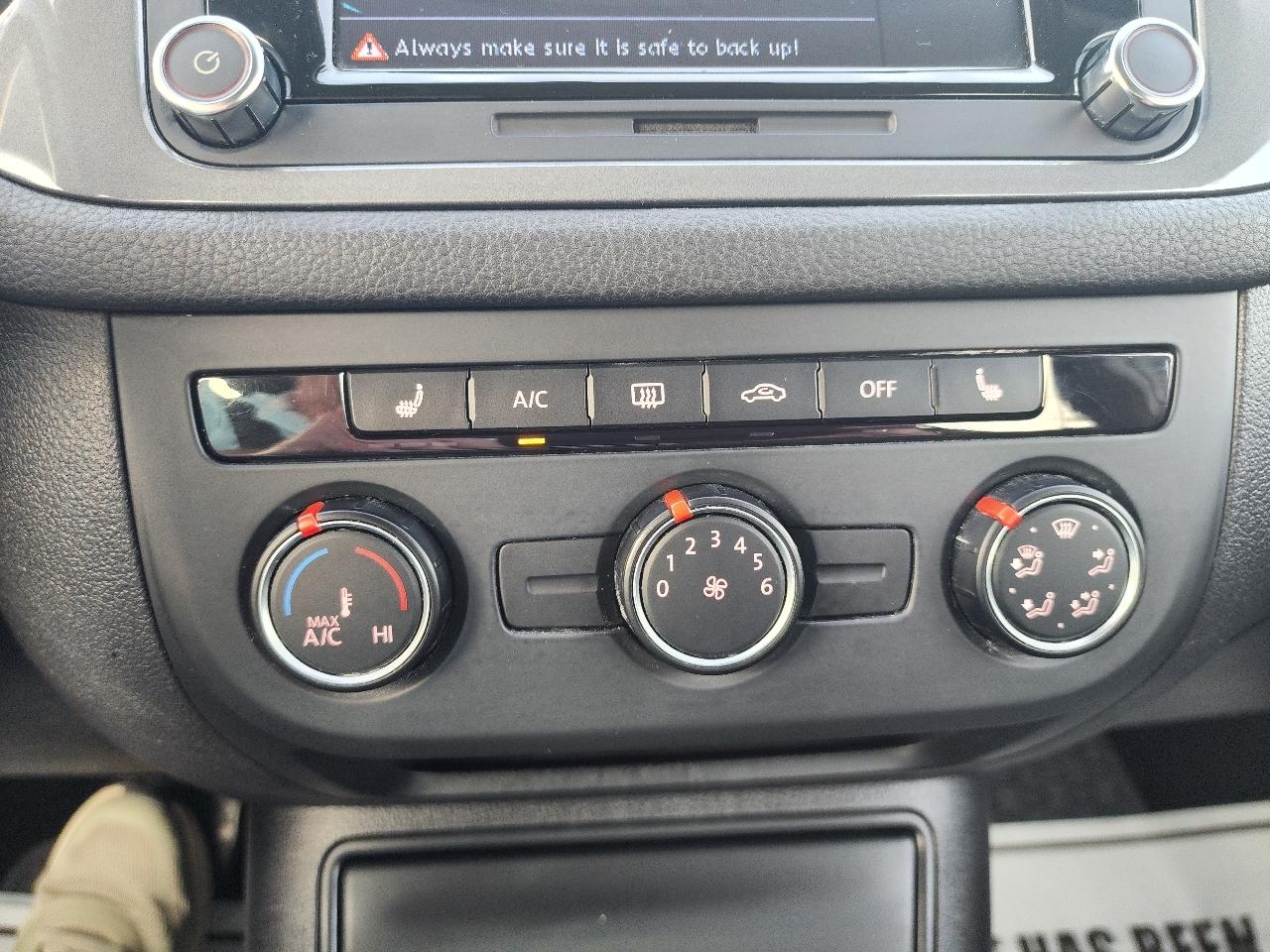 Volkswagen Tiguan S 2015