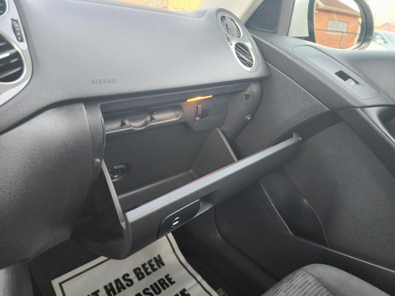 Volkswagen Tiguan S 2015