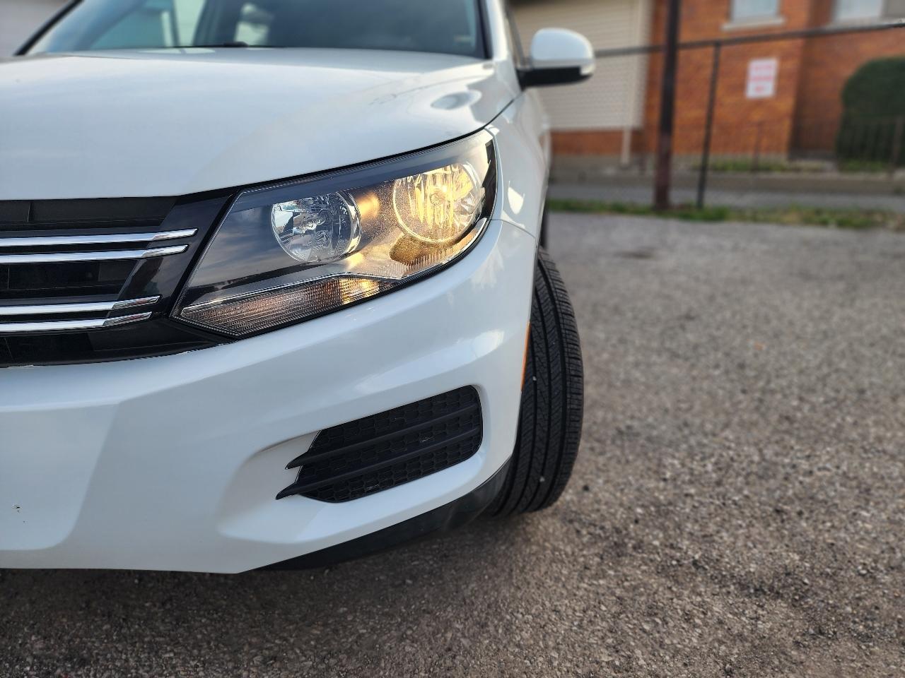 Volkswagen Tiguan S 2015