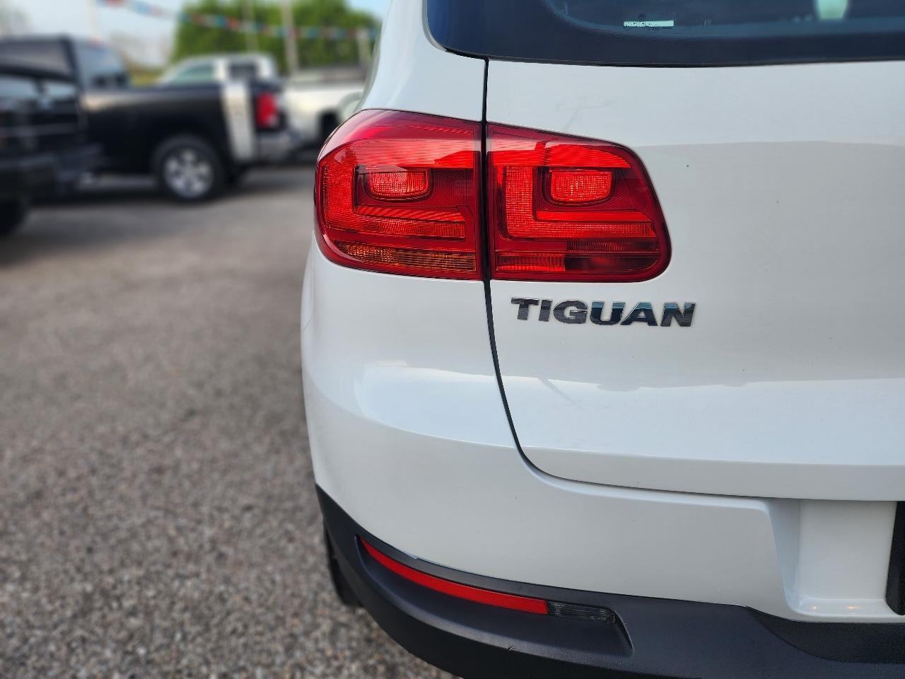 Volkswagen Tiguan S 2015