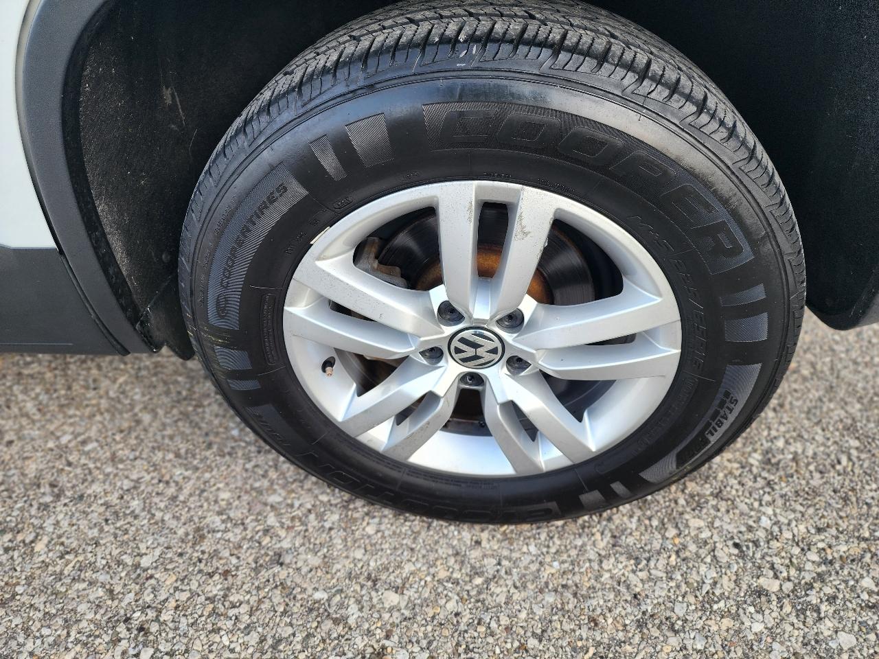Volkswagen Tiguan S 2015