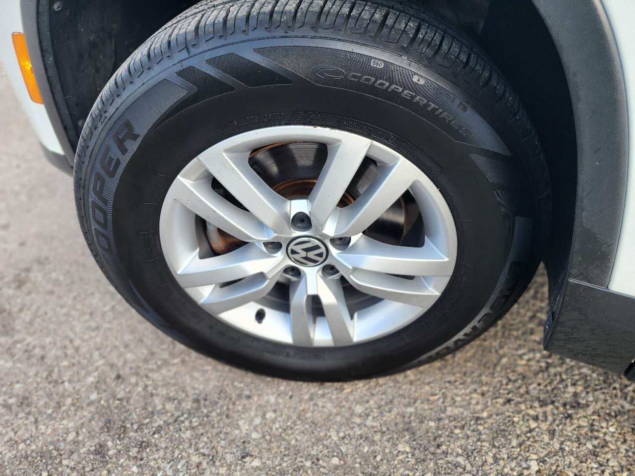 Volkswagen Tiguan S 2015