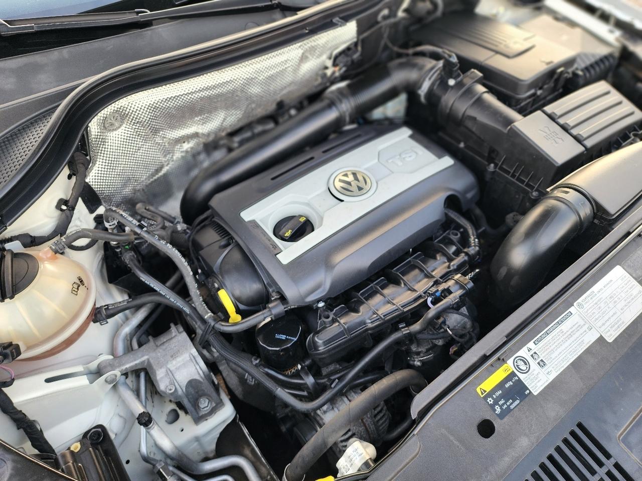 Volkswagen Tiguan S 2015