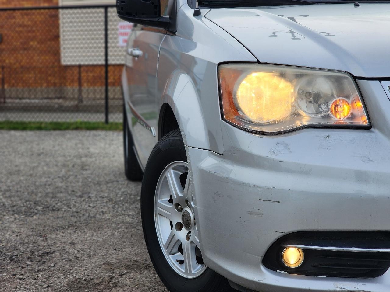 Chrysler Town & Country Touring 2012