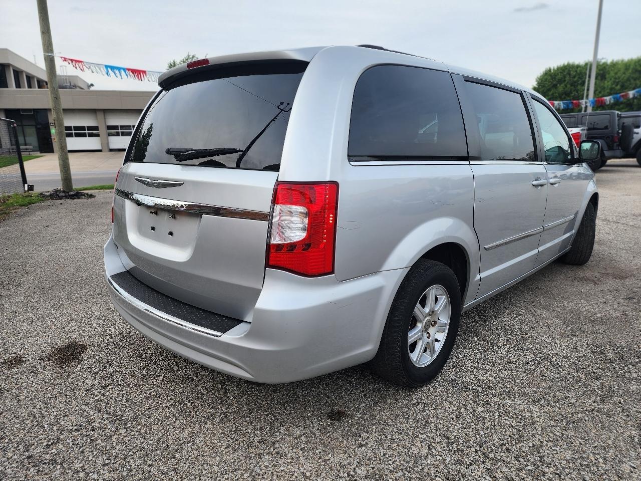Chrysler Town & Country Touring 2012