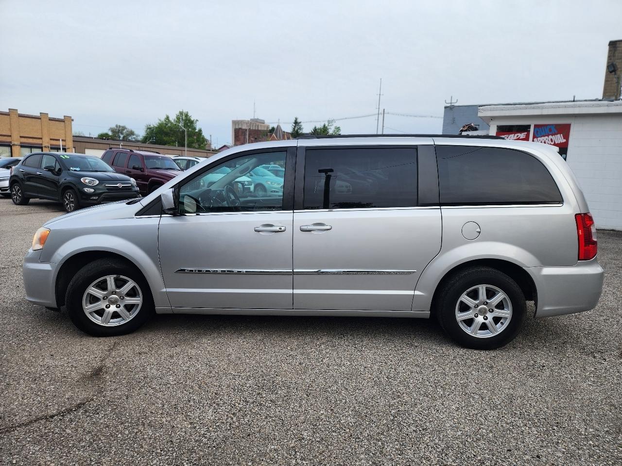 Chrysler Town & Country Touring 2012