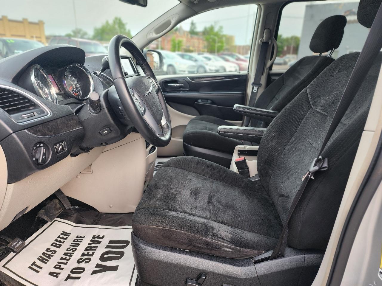 Chrysler Town & Country Touring 2012