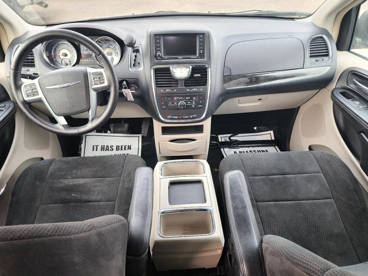 Chrysler Town & Country Touring 2012